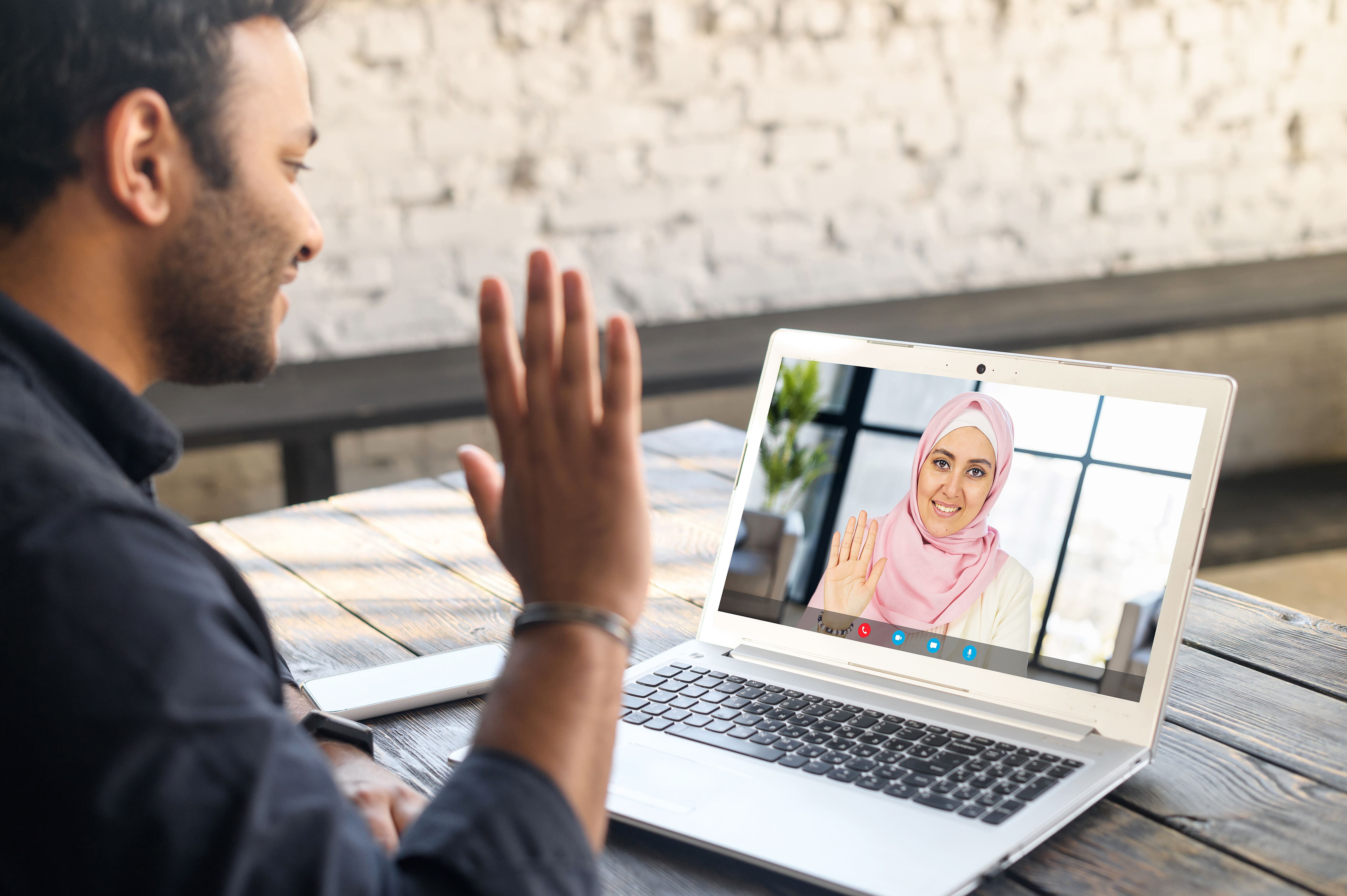 Perché scegliere i colloqui video conformi alla Sharia su Zefaaf?